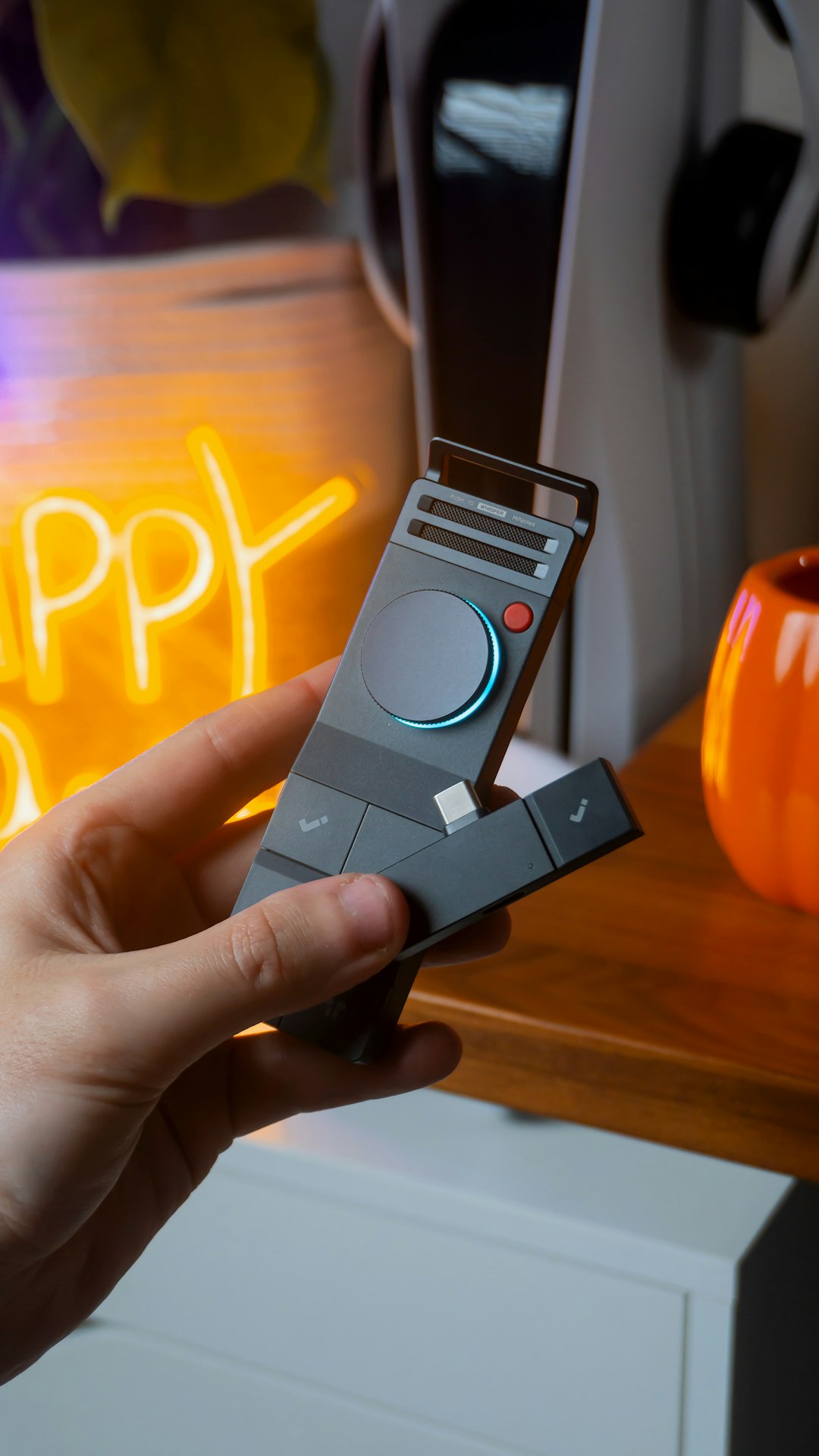 This Halloween I photographed the HiDock P1 and P1 Mini in my home office desk setup. I wanted to capture that cozy work-from-home vibe mixed with a subtle Halloween atmosphere — clean, warm tones with a bit of festive mood. Both devices are compact AI note-taking tools designed for modern workspaces, and I thought it’d be fun to show how they fit naturally into a seasonal setup. All photos were shot and edited by me, Matúš Gocman (matgocman). Feel free to use these shots for your creative or editorial projects — especially if you’re into tech, workspace design, or seasonal desk inspiration.